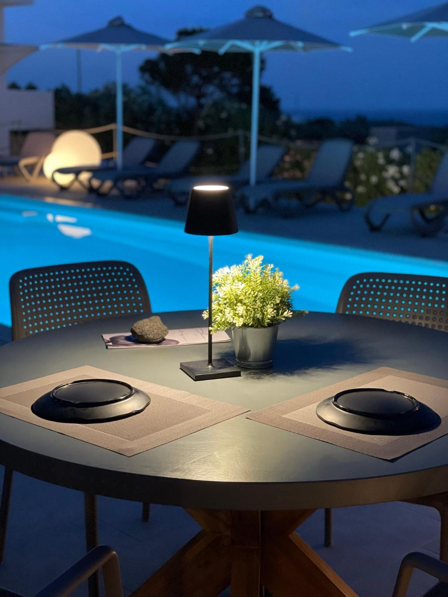 Hermoso Luxury Suites โมโนลิธอส ภายนอก รูปภาพ