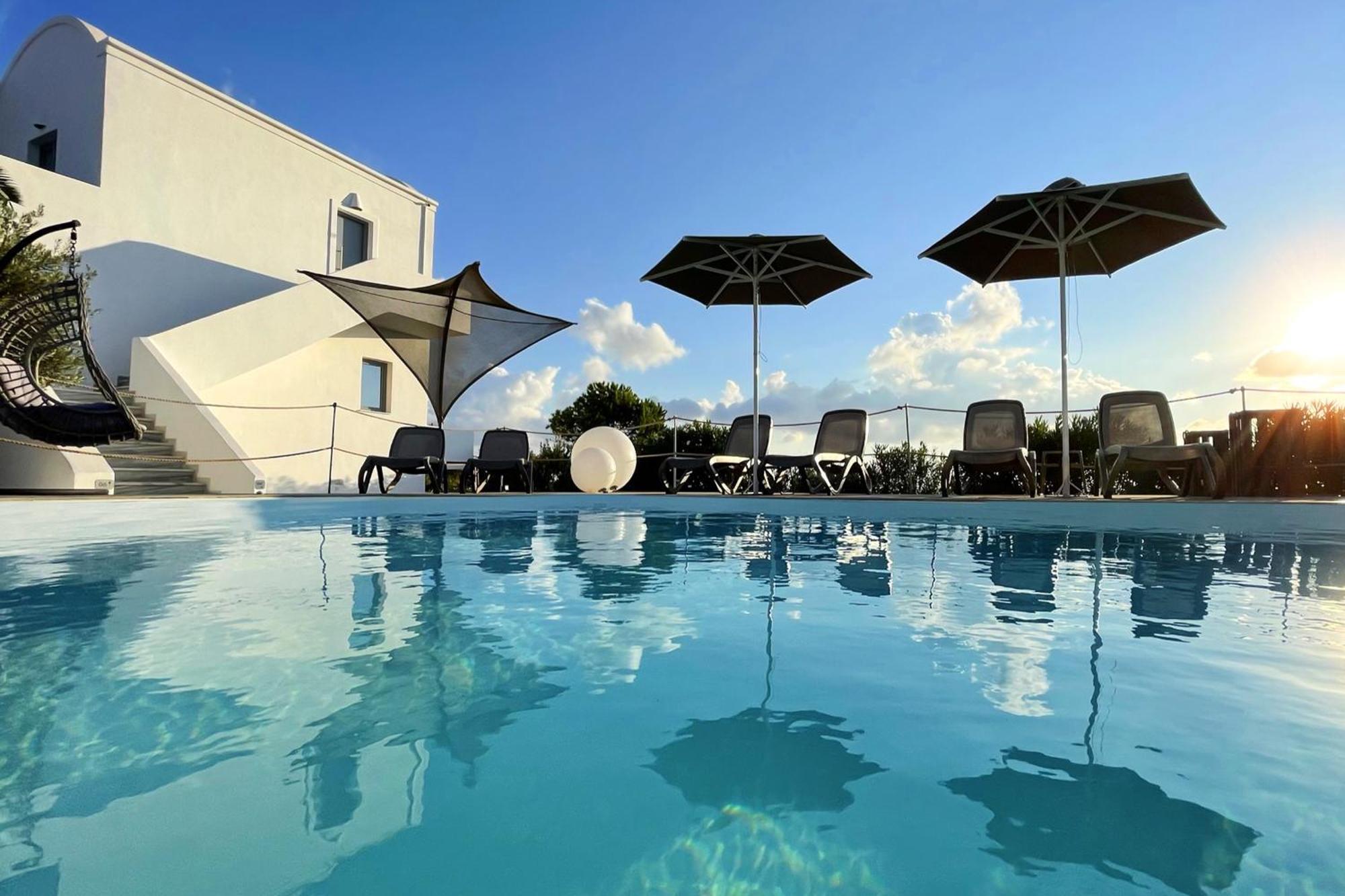 Hermoso Luxury Suites โมโนลิธอส ภายนอก รูปภาพ